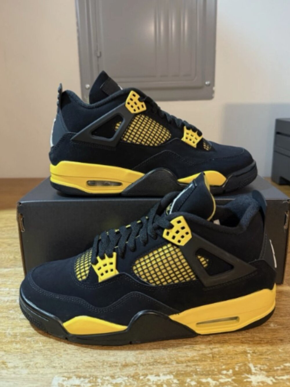 Men’s Nike Air Jordan 4 Retro Thunder Black Yellow Sneakers
